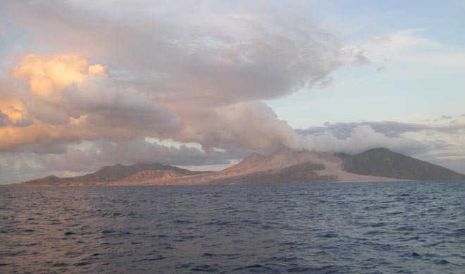 Monserrat and its volcano © SW